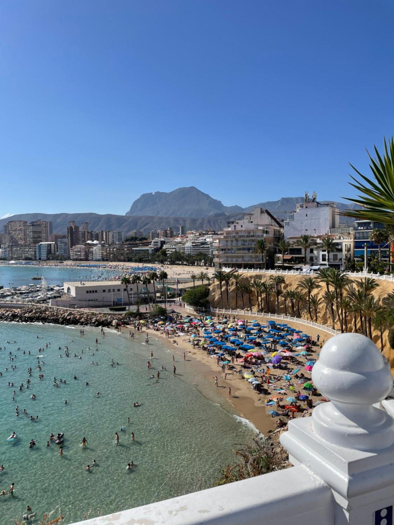 Apartamentos Pelicano Benidorm Dış mekan fotoğraf