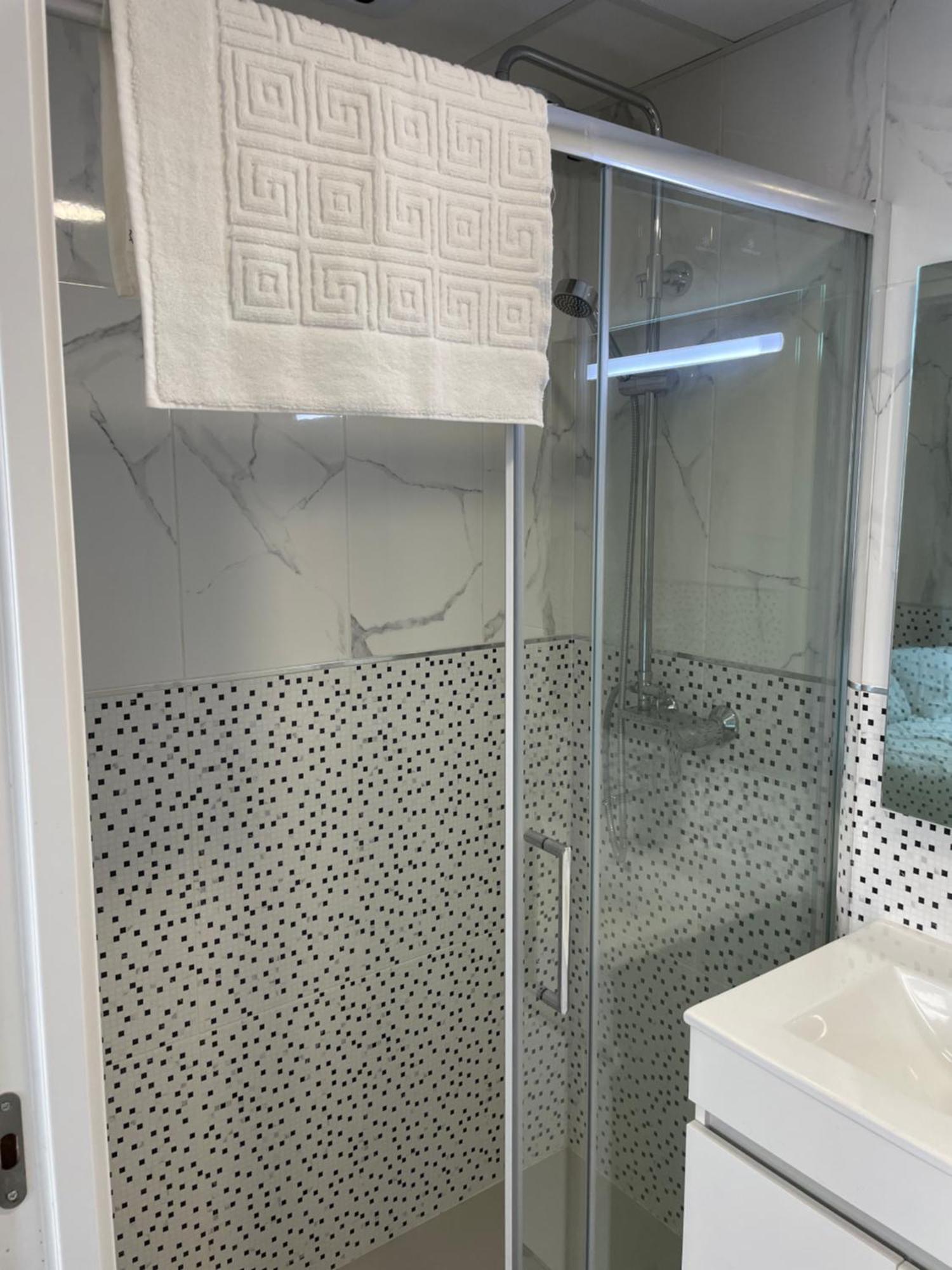 Apartamentos Pelicano Benidorm Oda fotoğraf