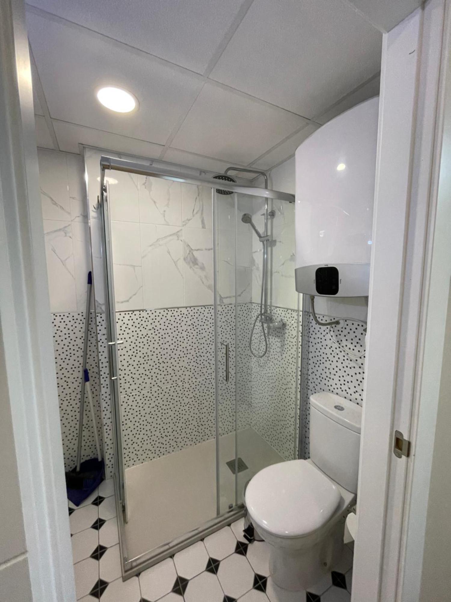 Apartamentos Pelicano Benidorm Oda fotoğraf
